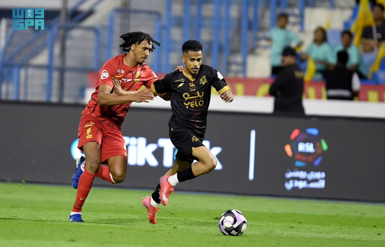 القادسية يفوز على الوحدة بثلاثية في الجولة الـ32 من دوري المحترفين السعودي