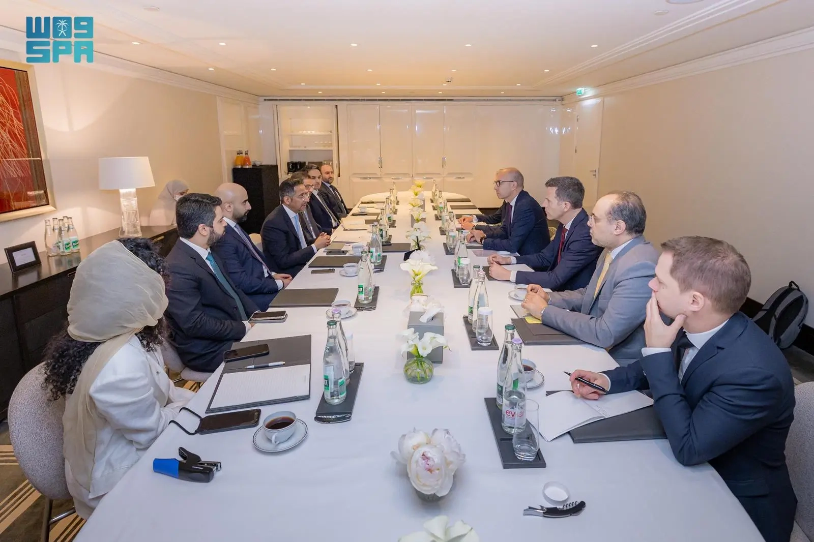وزير الصناعة والثروة المعدنية يبحث مع شركات فرنسية الفرص الاستثمارية المشتركة في التعدين وصناعتي الطيران والأغذية