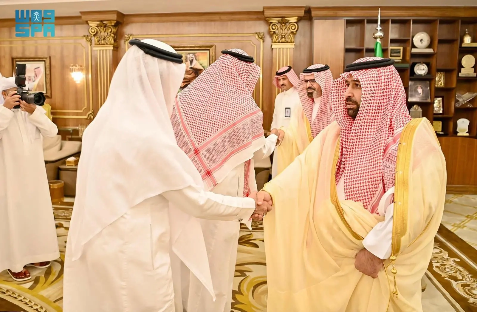 أمير منطقة جازان يستقبل الوكلاء ومنسوبي الإمارة