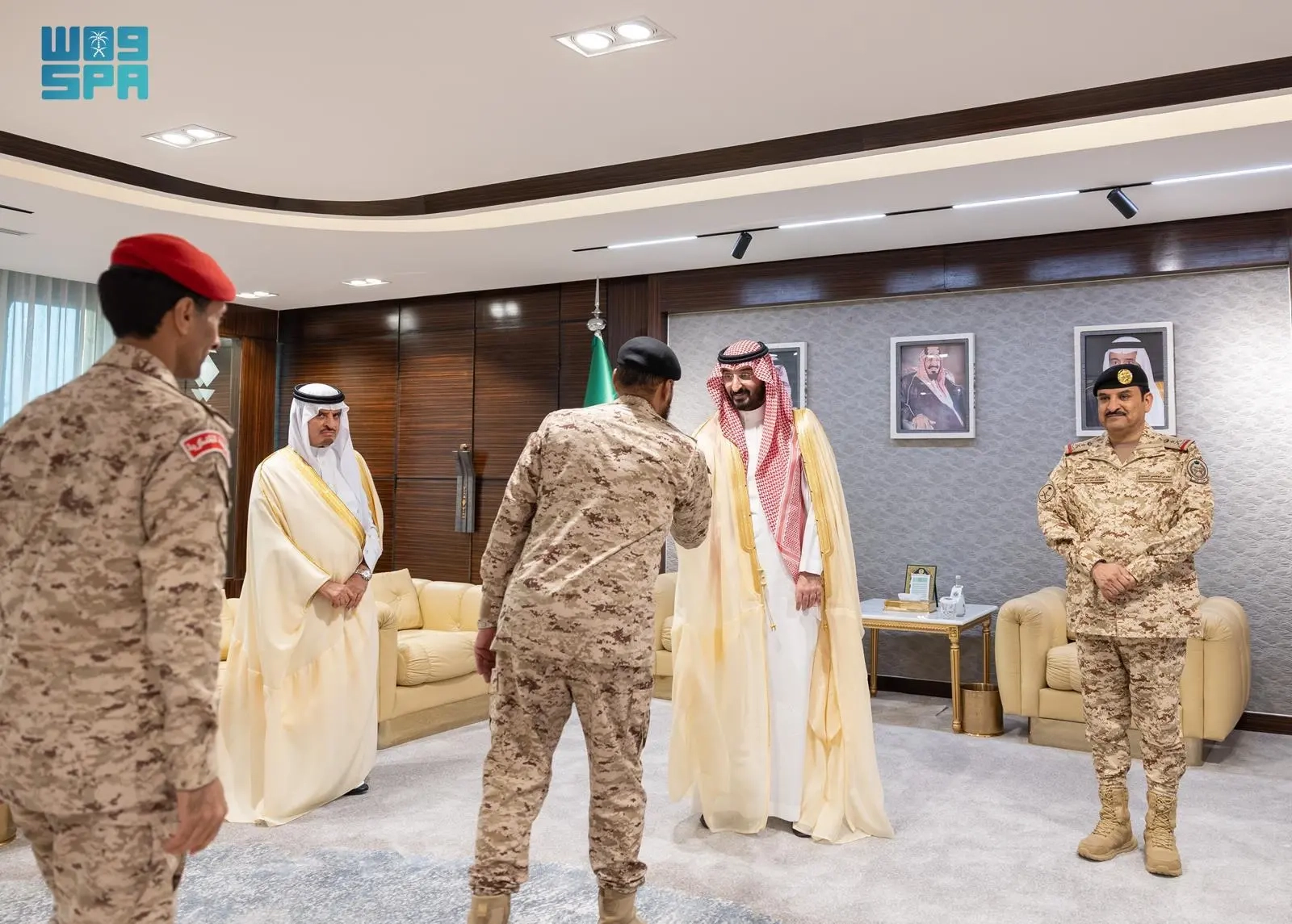 وزير الحرس الوطني يستقبل قادة الوزارة وكبار مسؤوليها المهنئين بعيد الأضحى المبارك