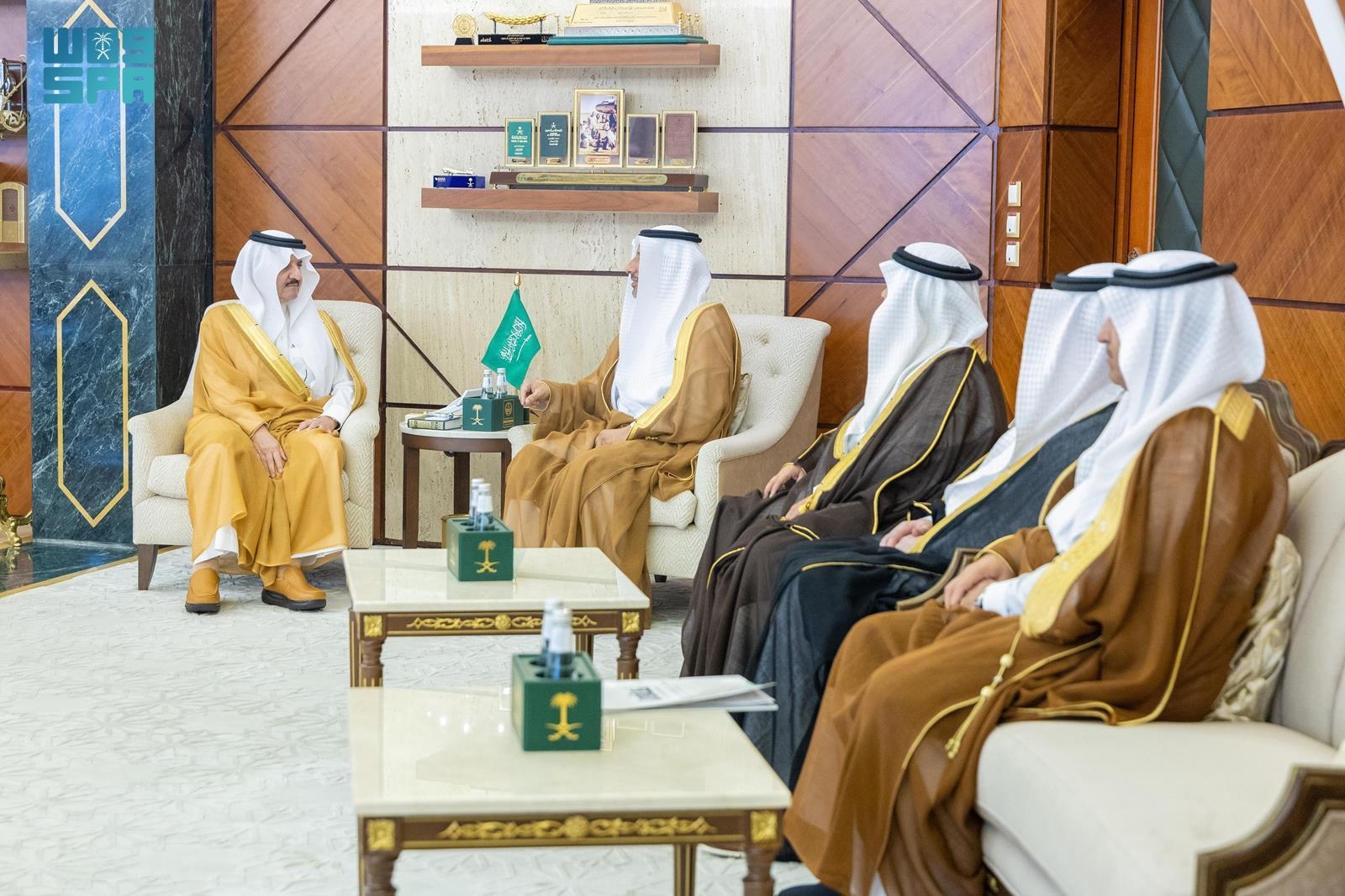 أمير المنطقة الشرقية يستقبل رئيس وأعضاء مجلس إدارة جمعية تعافي