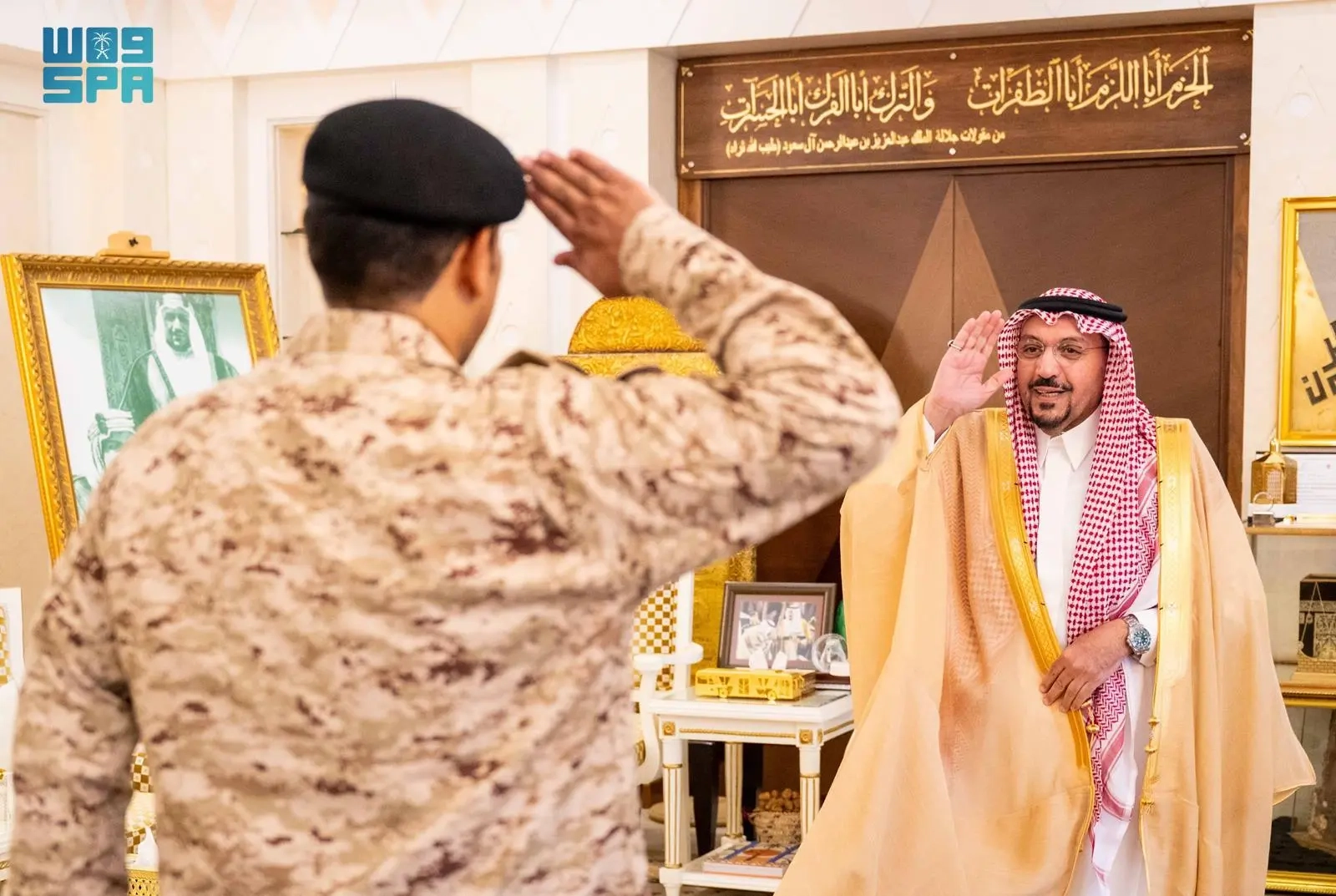 أمير القصيم يستقبل قائد لواء الخليفة عمر بن عبدالعزيز بالمنطقة