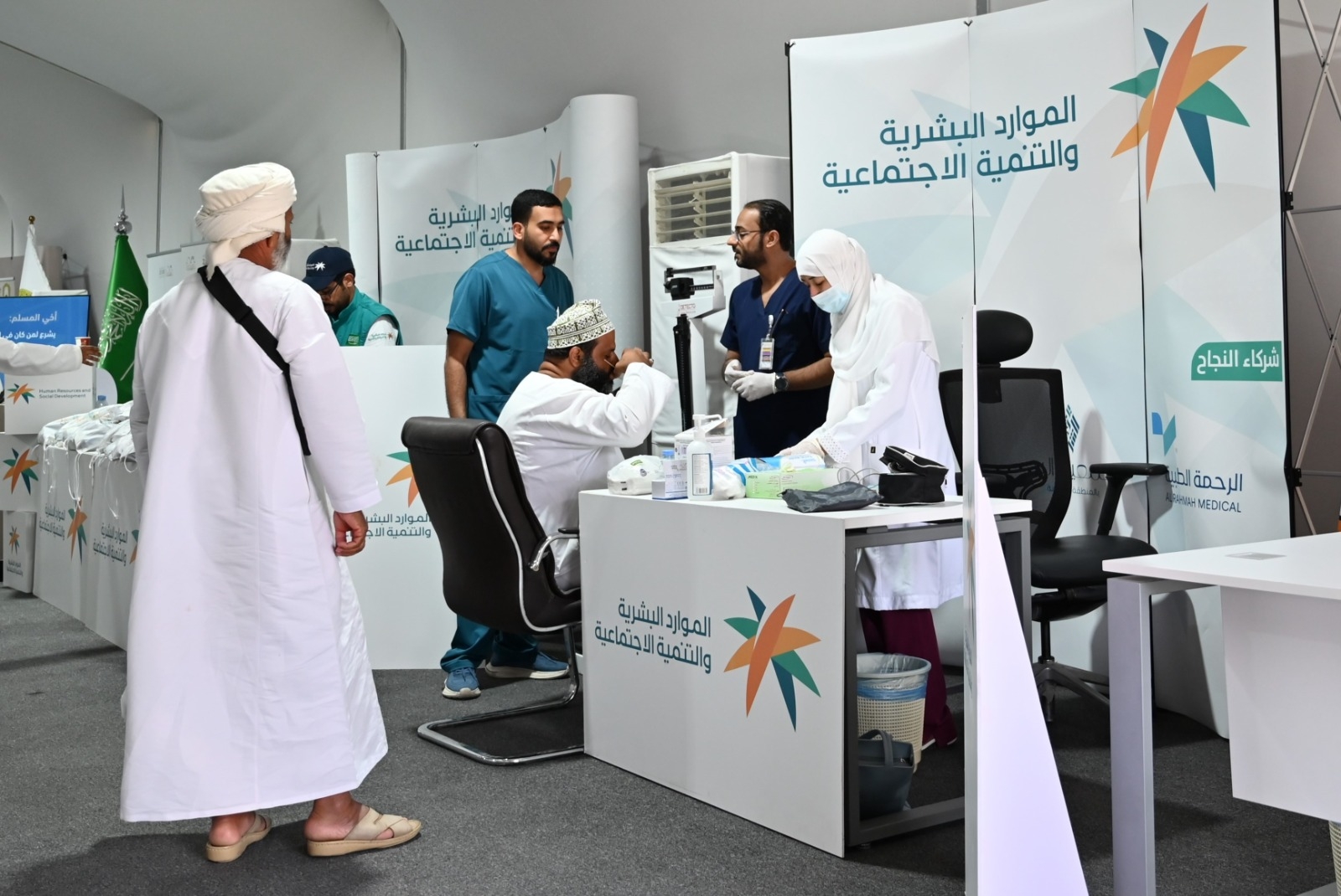 جمعية السكر تشارك في 'أنورت' و 'يسر وطمأنينة' بفحوصات طبية وحقيبة الحاج