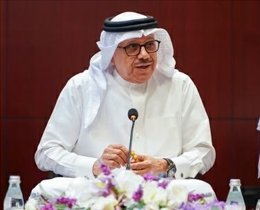 وزير الخارجية بمملكة البحرين يلتقي فرق العمل المساهمة في تسهيل عودة المواطنين البحرينيين العالقين في الدول المتأثرة بالأوضاع الراهنة