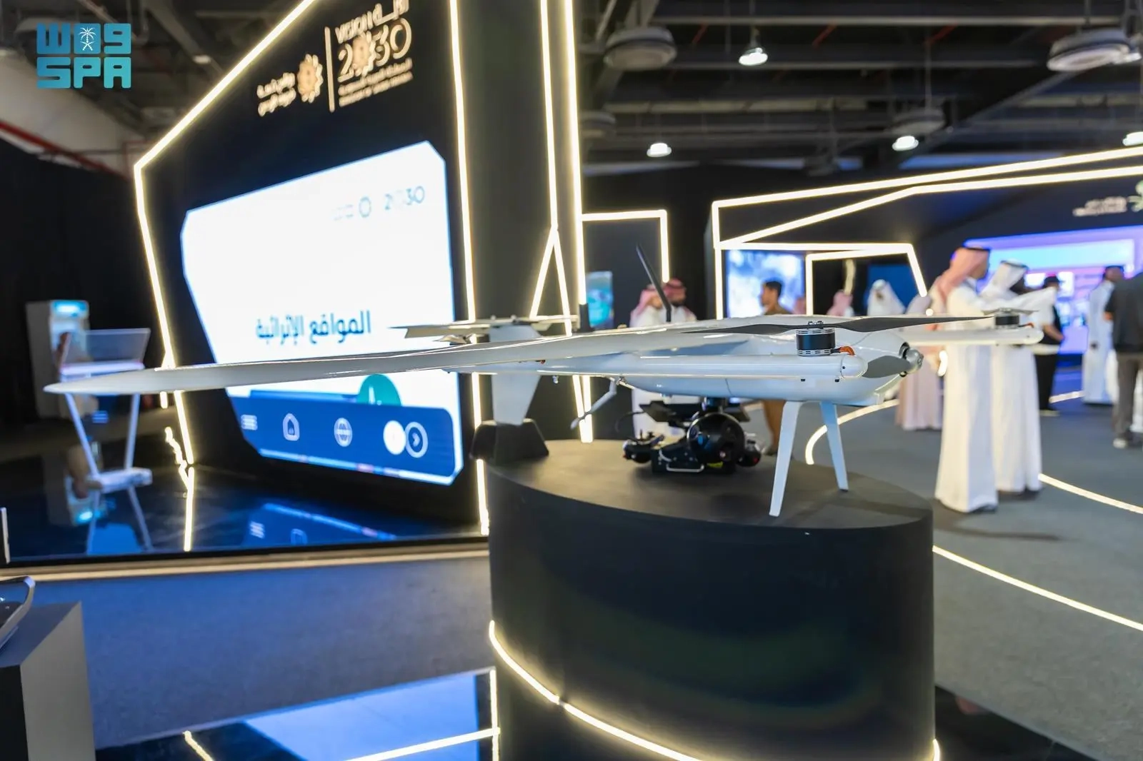 برنامج تطوير وزارة الداخلية يستعرض طائرة دون طيار 'الدرون' في جناح الوزارة في معرض ملتقى إعلام الحج