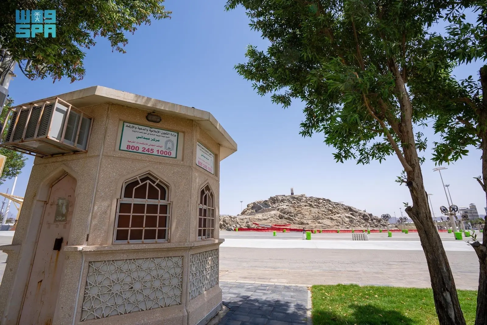 'الشؤون الإسلامية' تكثّف جهودها التوعوية في عرفات بـ15 مليون رسالة و200 ألف مادة