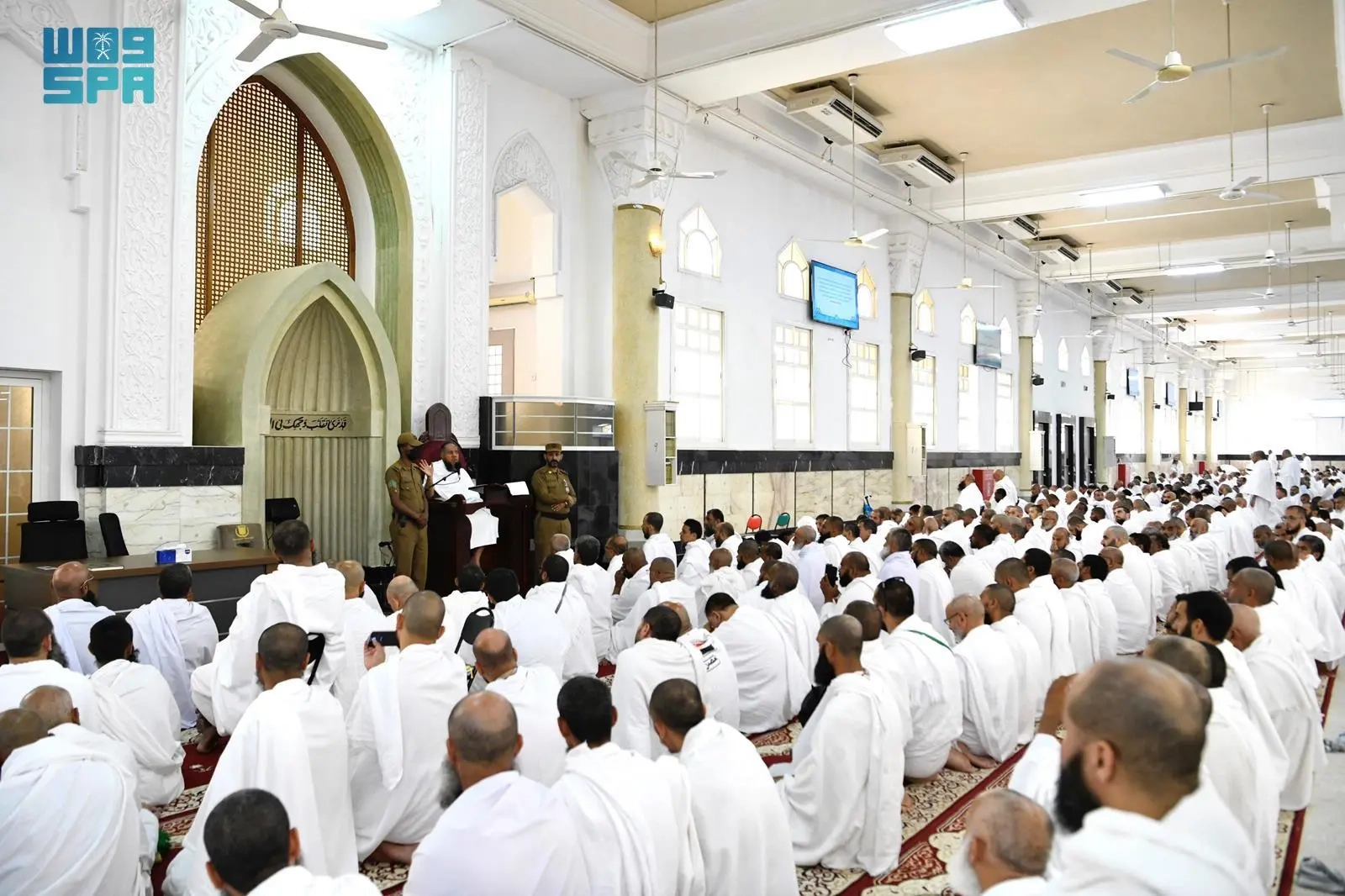 'الشؤون الإسلامية' تطلق برنامجها الدعوي في مسجد الخيف بمشعر منى