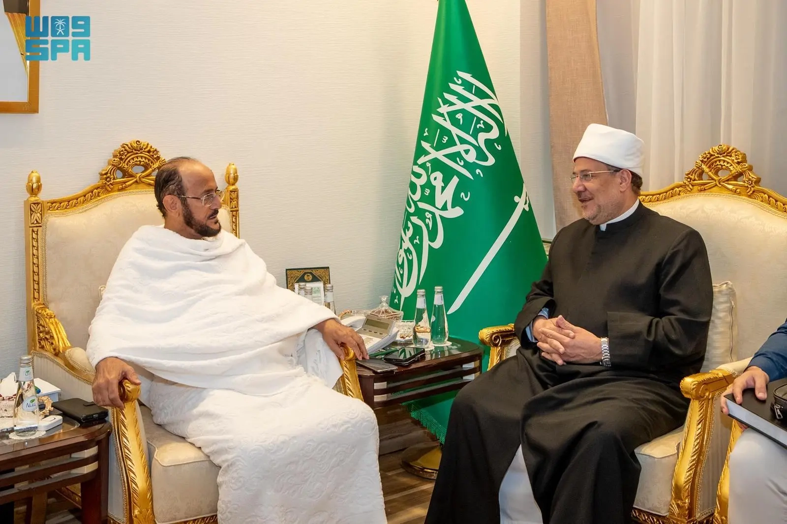 وزير الشؤون الإسلامية يستقبل وزير الأوقاف المصري السابق بمشعر منى