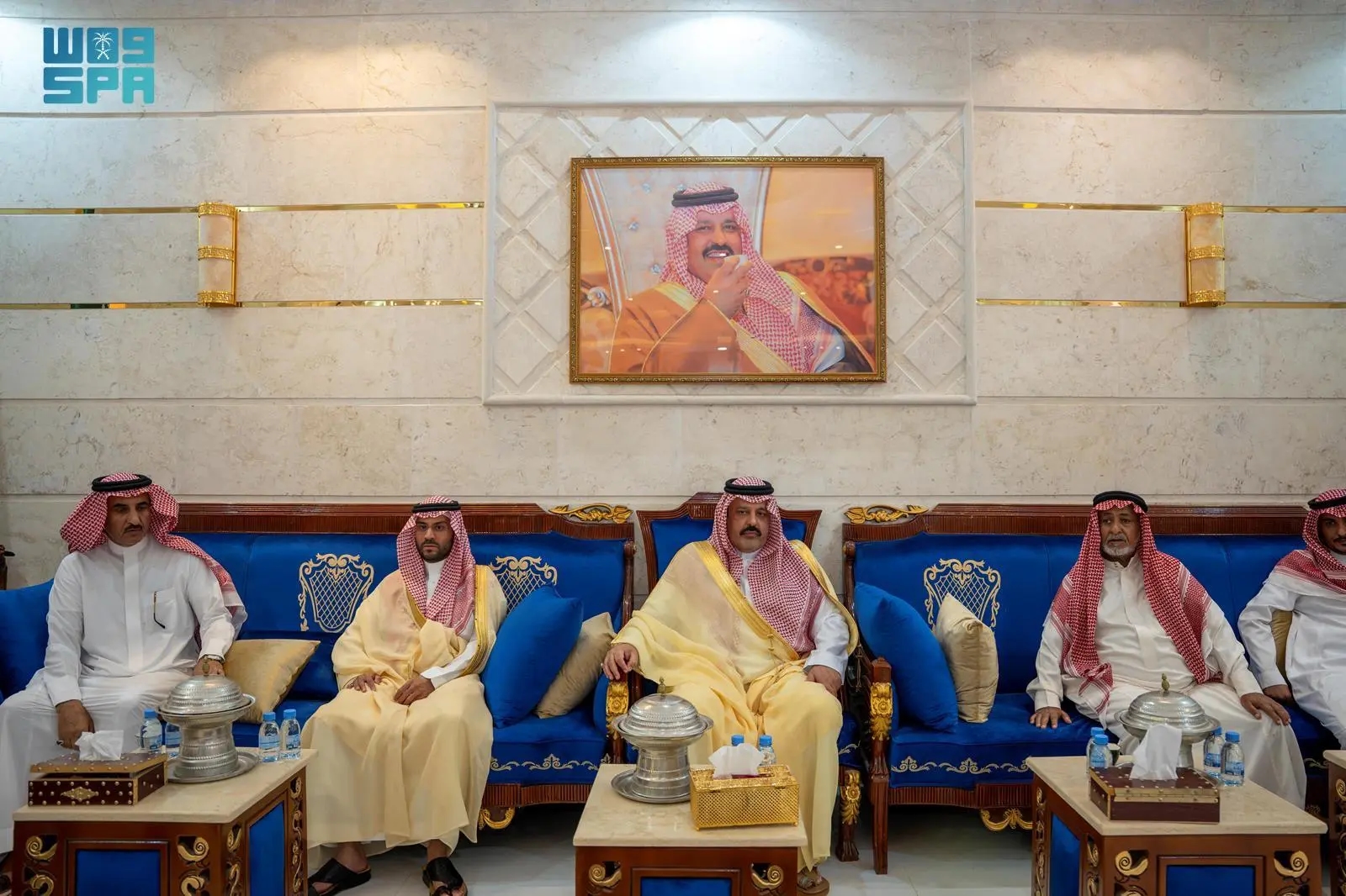 أمير منطقة حائل ونائبه يعزّيان أسرة بن ناهس