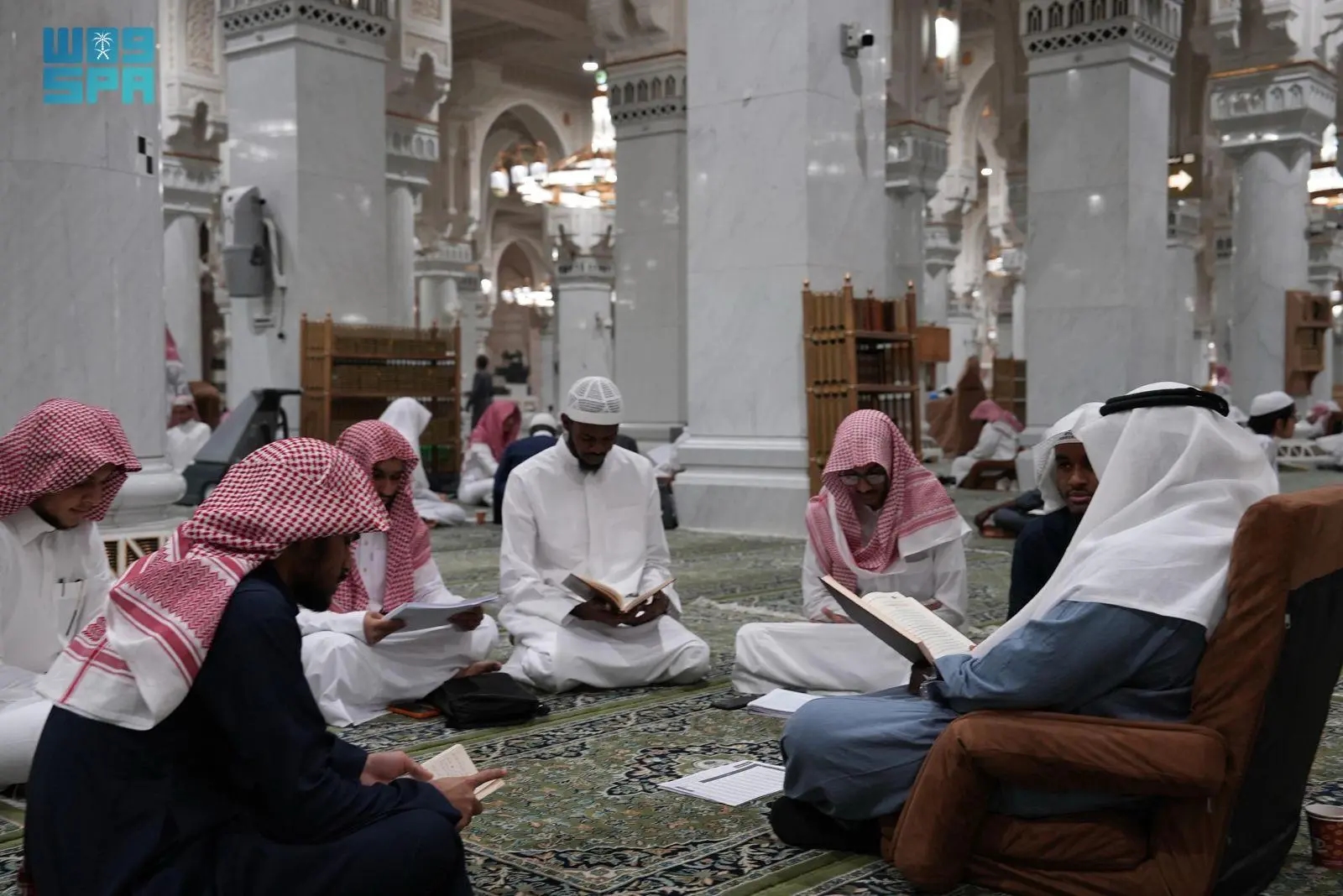 'الشؤون الدينية' تختتم دورة 'حفظ السنة النبوية والمتون العلمية' في المسجد الحرام