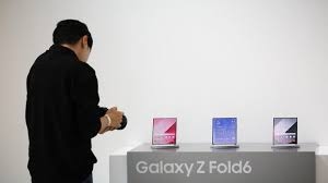 صورة مُسربة تكشف مدى نحافة هاتف 'Galaxy Z Fold 7' المقبل