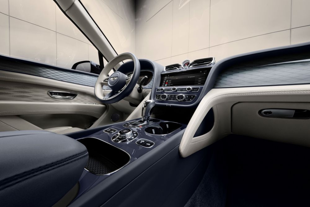 تعلن Bentley السعودية عن إصدار جديد من سيارة BENTAYGA ATELIER EDITION بألوان MULLINER LEGACY COLOURS