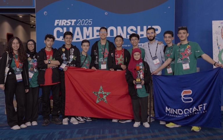 ✅ فريق مغربي يُتوّج بجائزة 'Peer Award' في نهائيات بطولة الروبوتات بهيوستن