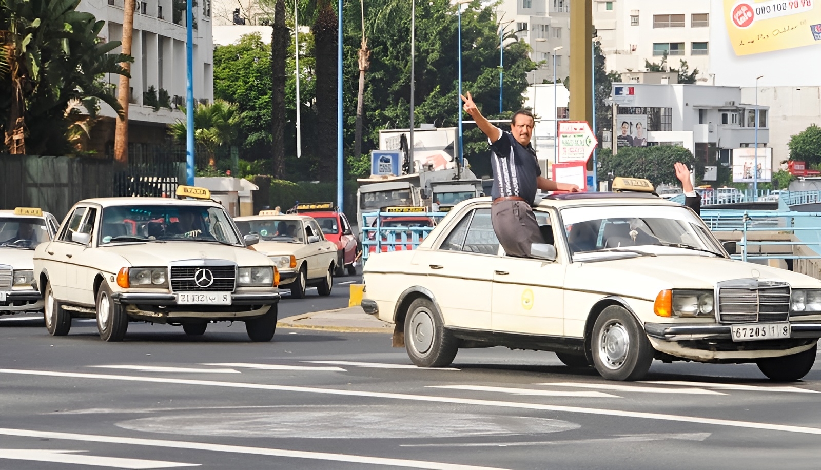 ✅ "مرسيدسات الطاكسي".. قدماء المحاربين الذين يعاندون التجديد ويعبرون الطرق بصوت المحرك