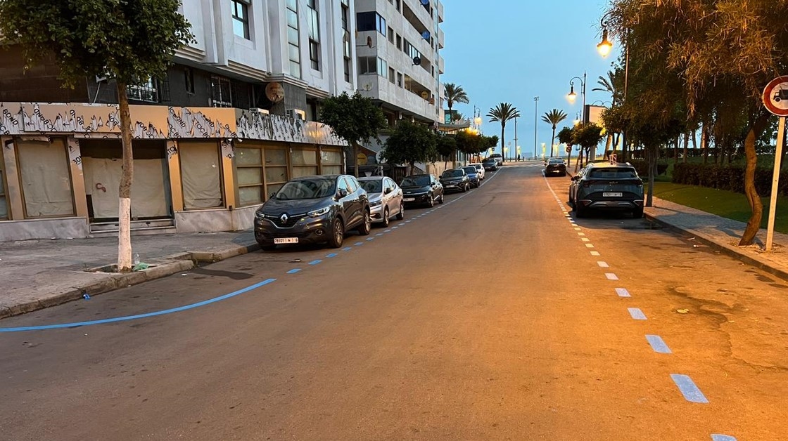 ✅ عدّادات إلكترونية وأعوان محلفون.. نظام جديد ينهي فوضى حراس السيارات بطنجة