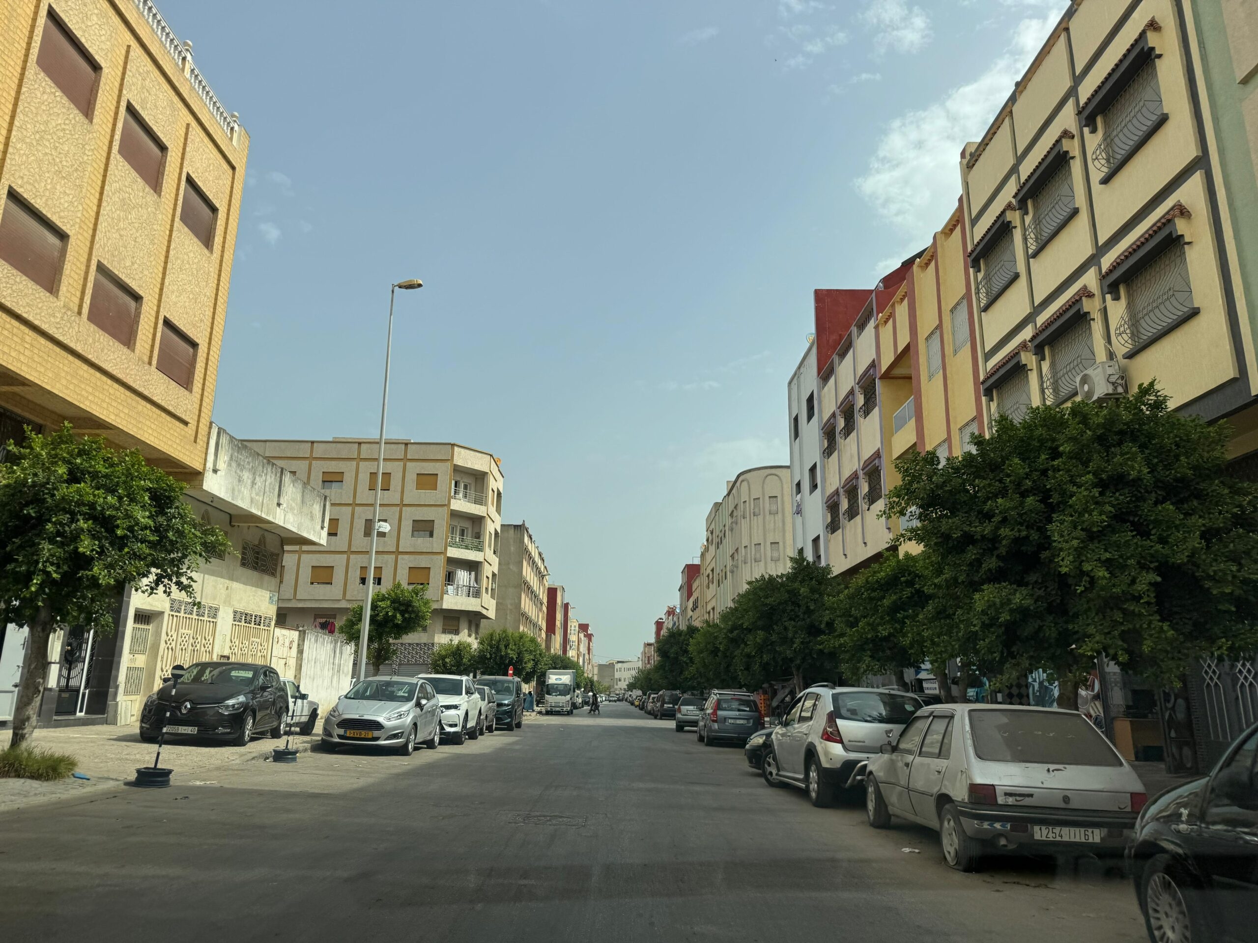 ✅ معامل سرية تواصل استيطان المجال السكني بحي المجد وتربك حدود التنظيم العمراني بطنجة