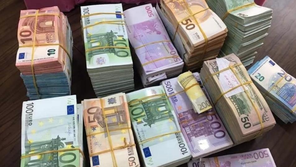 الشرطة الإسبانية توقف مغربيين حاولا تهريب أموال غير مصرح بها إلى جبل طارق