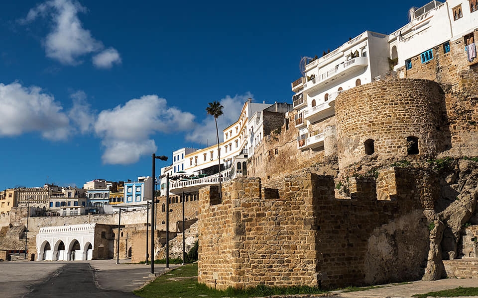 قناة 'تي في 5 موند' تستكشف 'طنجة المبدعة'، وجهة السياحة الثقافية المتجذرة في التراث والفن المعاصر
