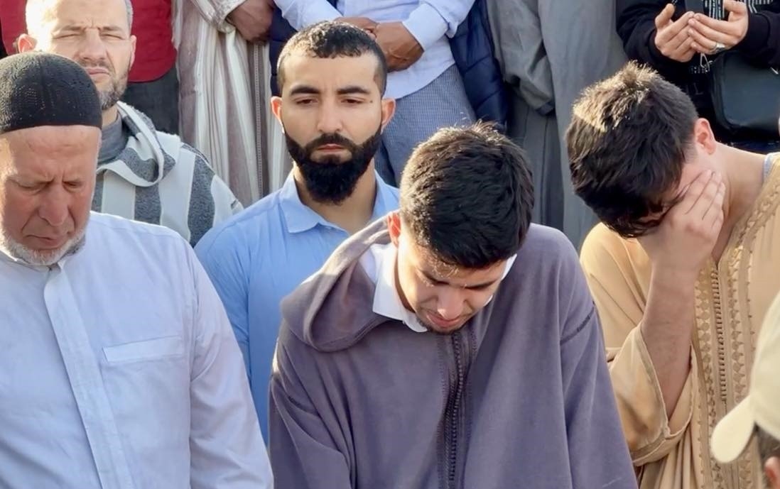 اللاعب المغربي إلياس أخوماش يشارك في جنازة جدته بتطوان