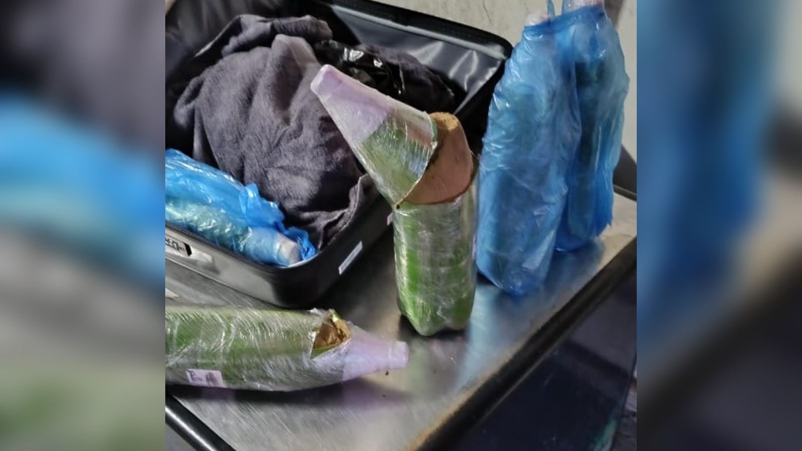 مطار طنجة: إحباط محاولة تهريب أزيد من 32 كيلوغرام من الحشيش داخل حقائب سفر