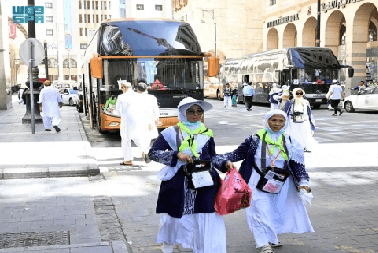 الفوج الرابع من حجاج موريتانيا يحط الرحال مؤقتا في المدينة المنورة لأداء صلاة الاربعين