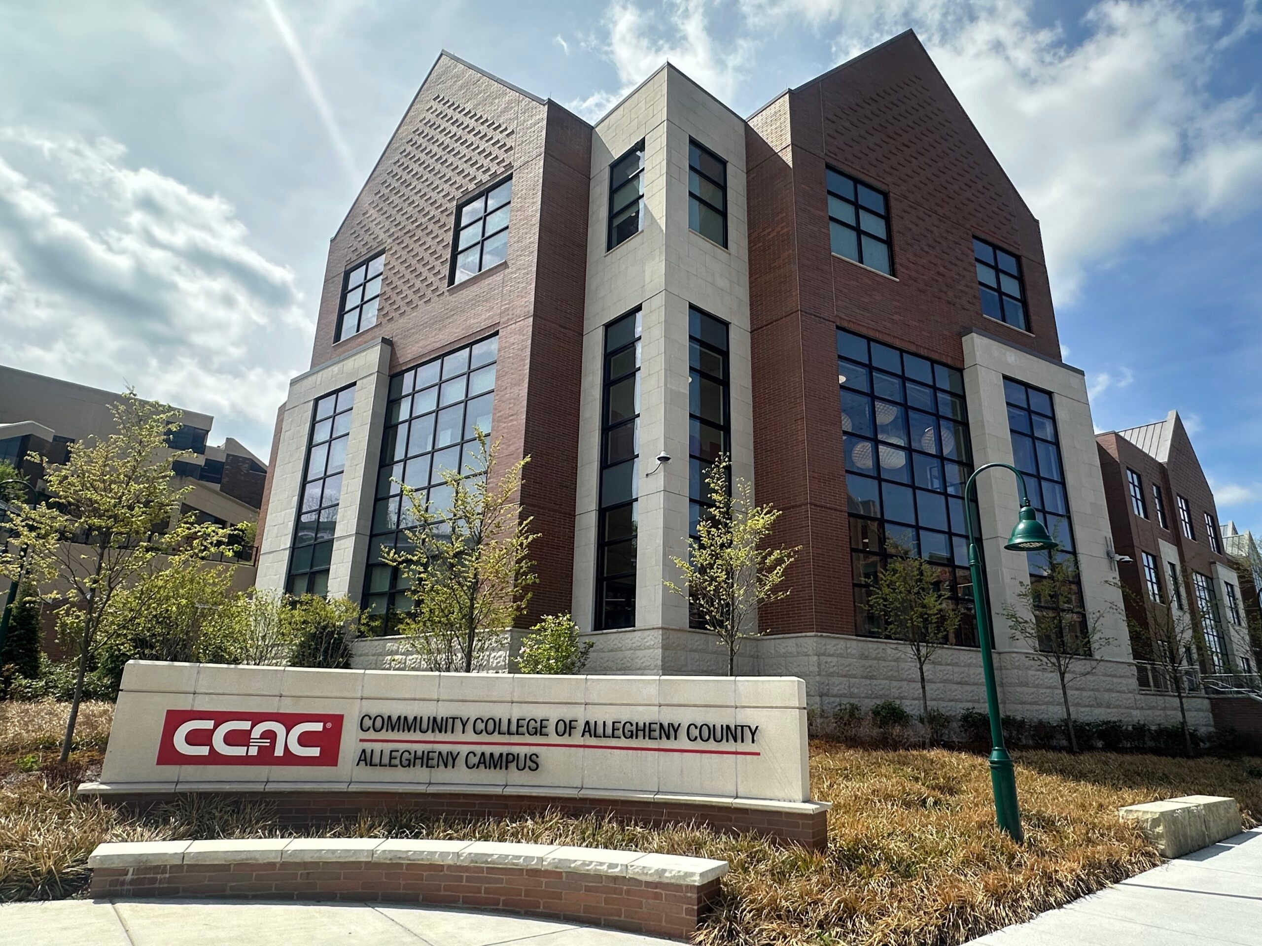 A Pittsburgh community college leans into ‘mechatronics' to upskill for debt-free careers