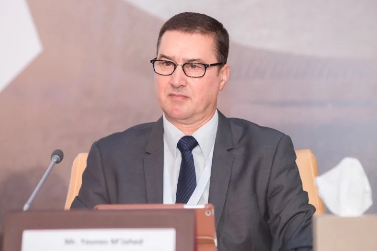 يونس مجاهد يكتب: عطلة في إسبانيا من أجل مؤبد في تندوف