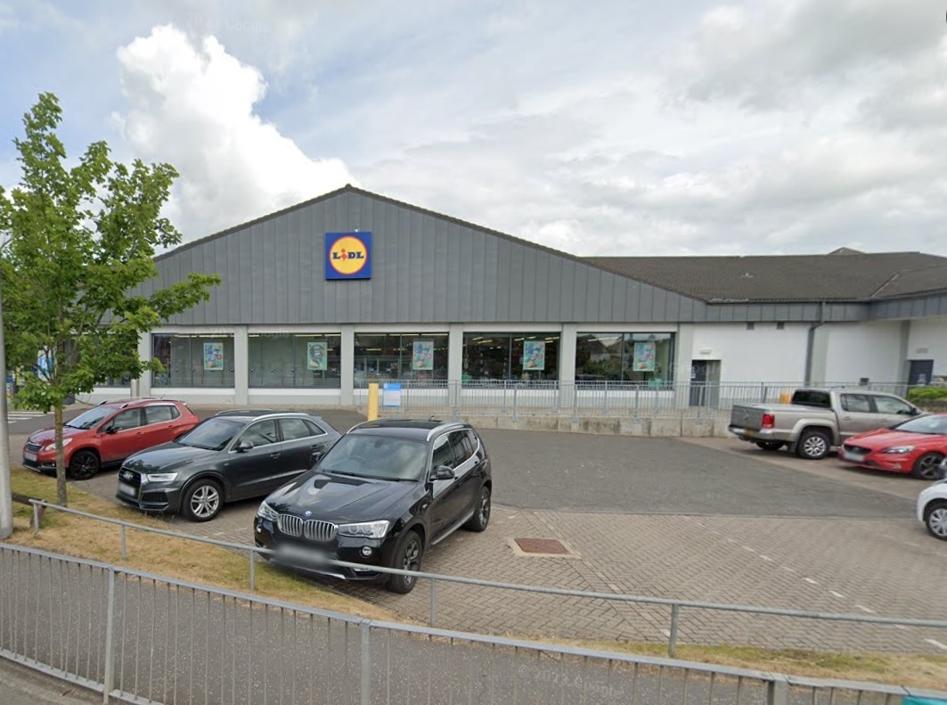 Supermarket bid for flagpole rejected