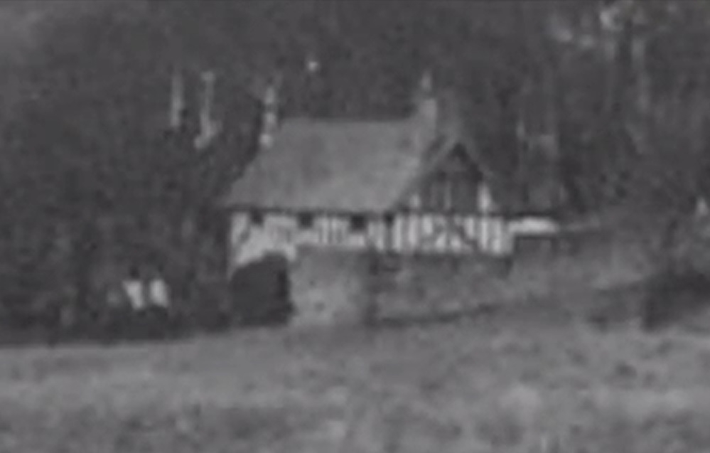 Old photograph of cottage wins over councillors