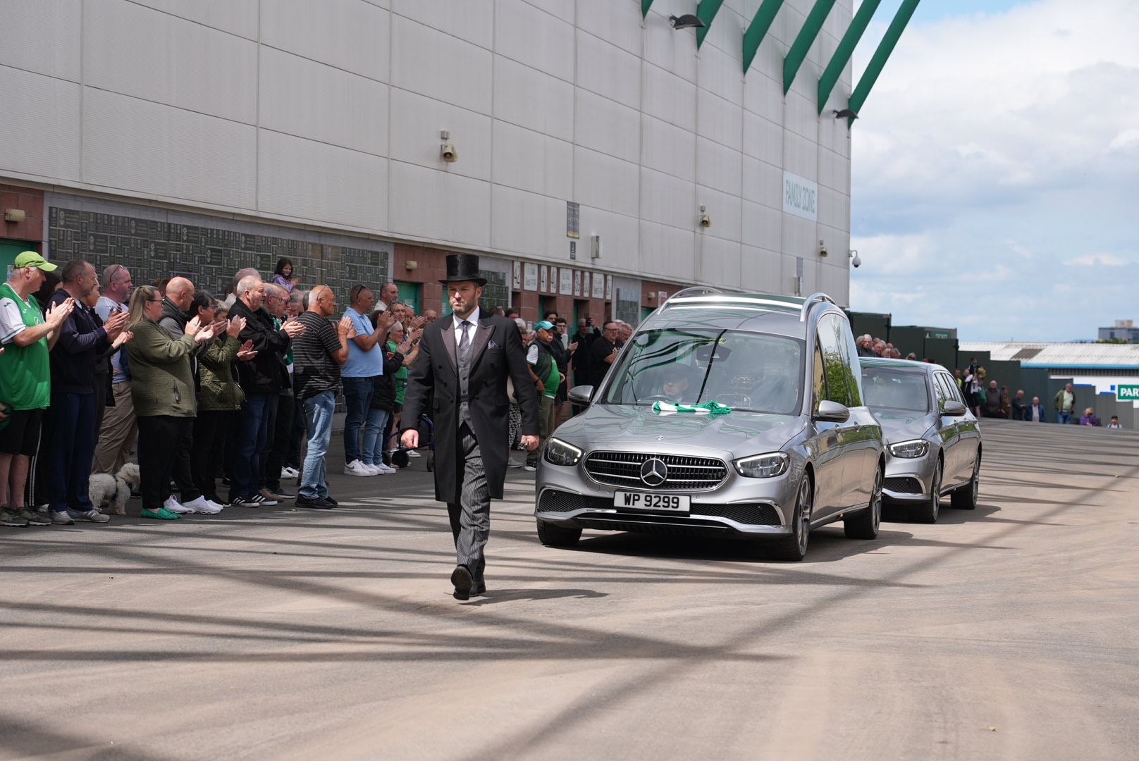 Hibs fans pay tribute to Sir Tom Farmer as funeral cortege passes Easter Road