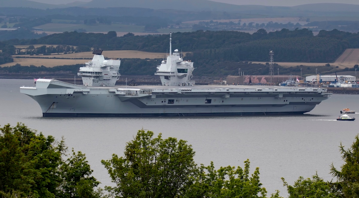 HMS Queen Elizabeth returns to Rosyth