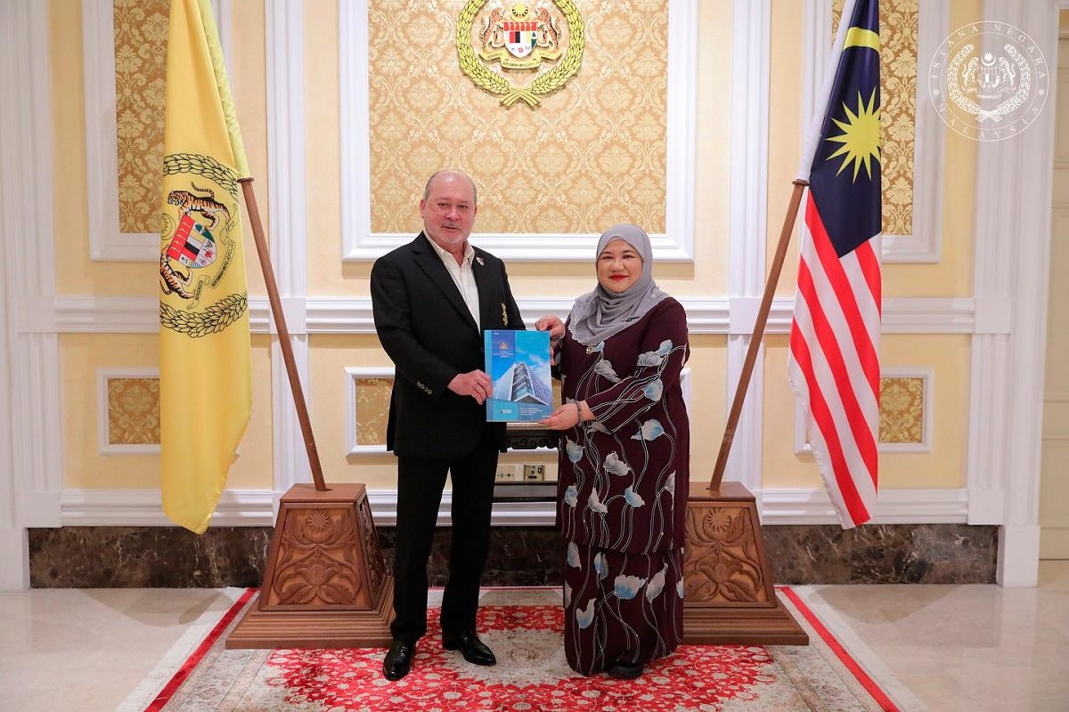 King presented with briefings on legal reform, Auditor-General's report