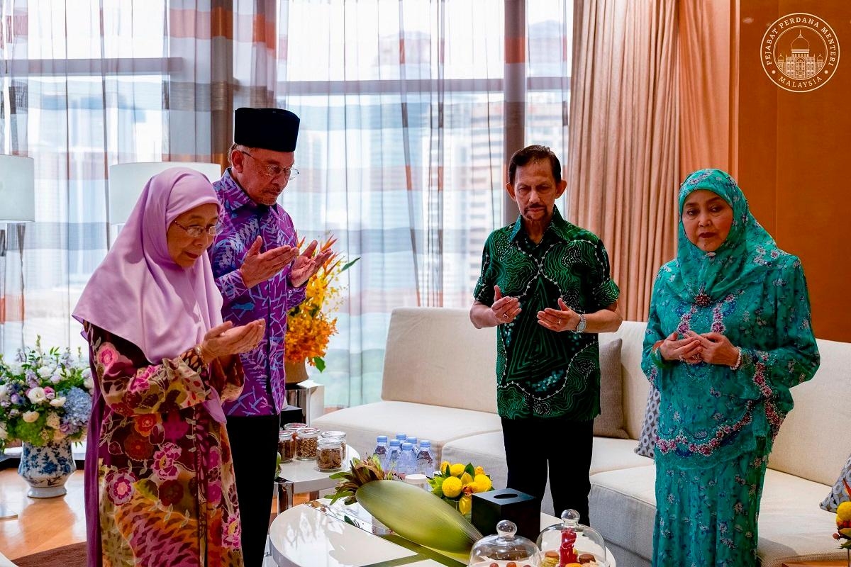 PM Anwar visited Sultan of Brunei before His Majesty departed to Bandar Seri Begawan