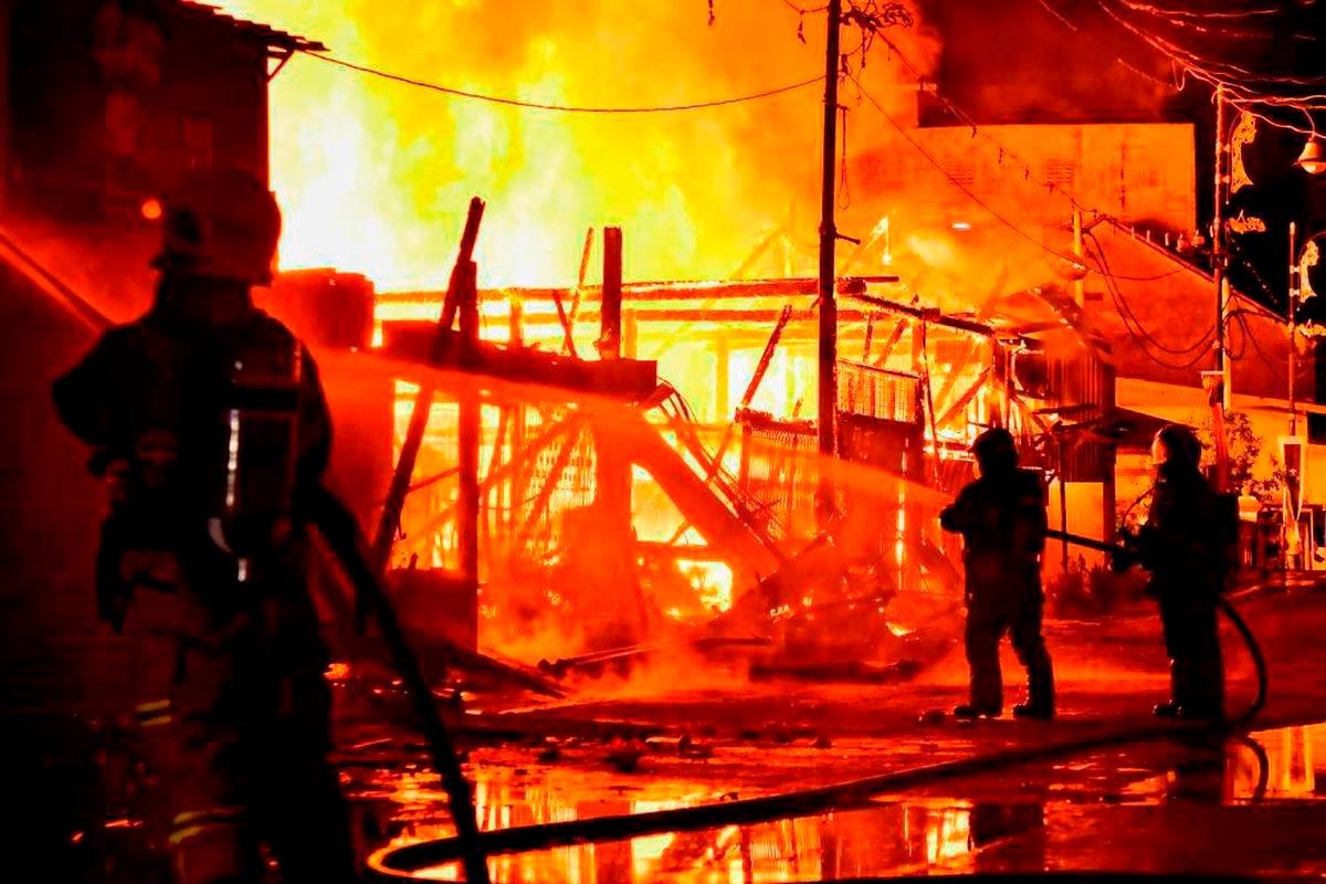 Man dies, five houses destroyed in Bintulu fires