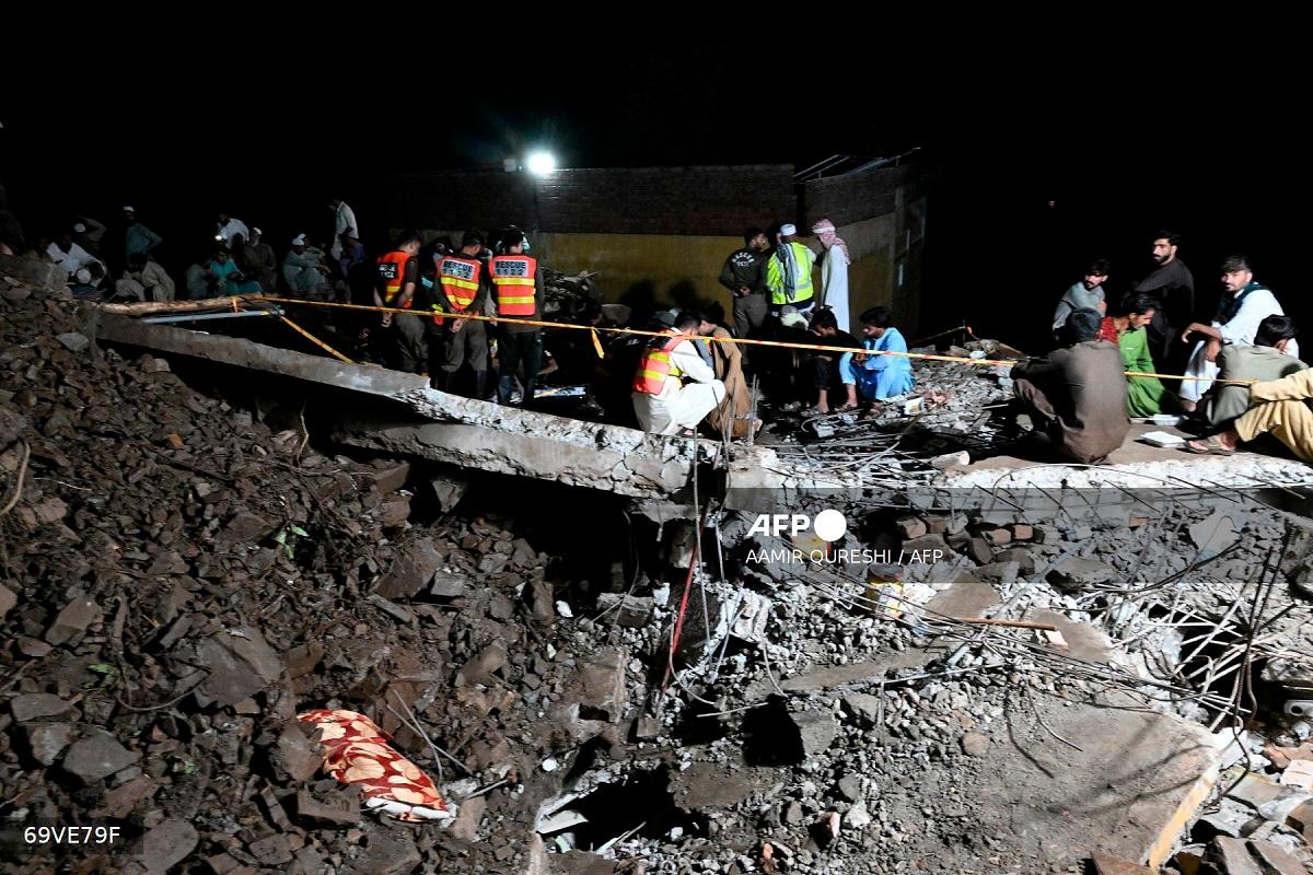 Deadly Pakistan cloudburst leaves survivors digging through rubble
