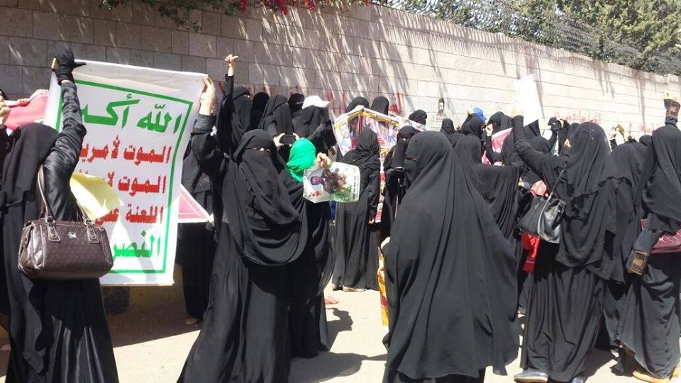 مليشيا الحوثي تحول منازل العقال في الحديدة إلى مراكز لتجنيد النساء