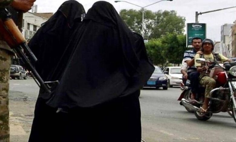 بين سطوة القيد ومسارات التمكين… نساء اليمن في واقعين متناقضين