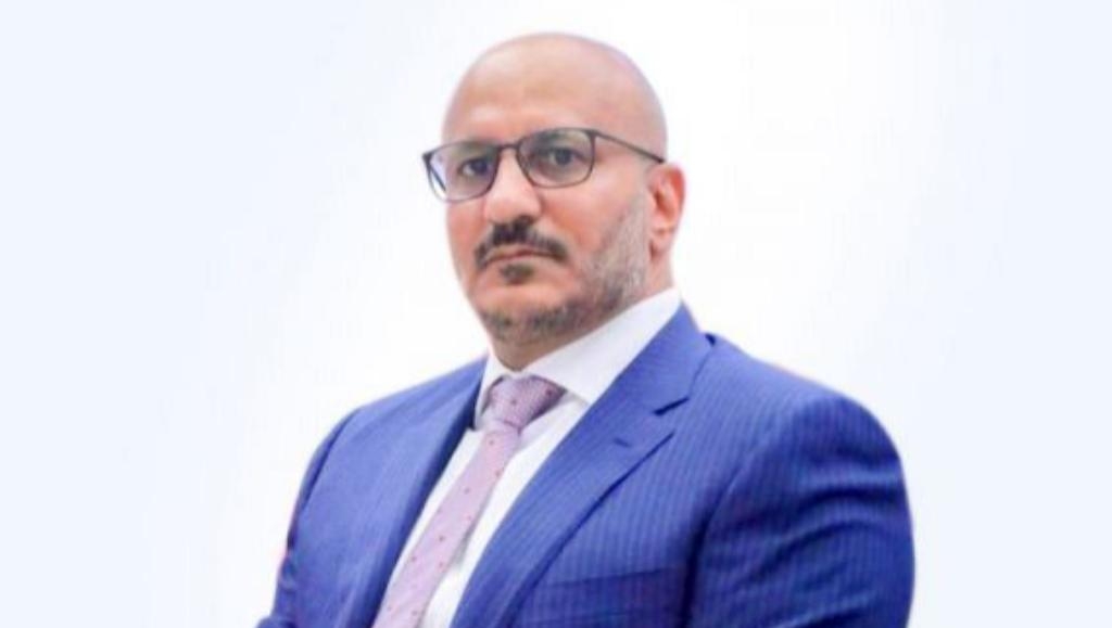 طارق صالح يعزي الشيخ سلطان العرادة في استشهاد ثلاثة من أقاربه بمعارك الدفاع عن الوطن