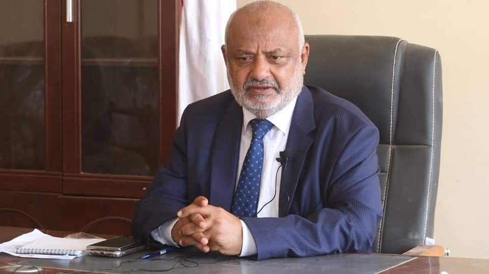 محافظ الحديدة يعزي في وفاة الشيخ محمد حمود محب