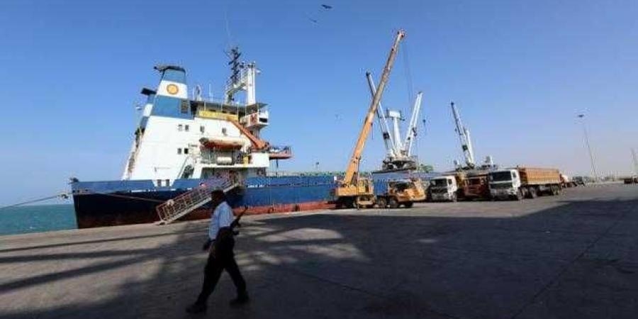 وزير الإعلام: مليشيا الحوثي تحول تجارة الوقود إلى مصدر ثراء وتمويل للحرب