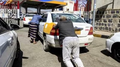 مليشيا الحوثي تجعل مخلصًا جمركيًا من أبناء تهامة 'كبش فداء' في فضيحة الوقود المغشوش