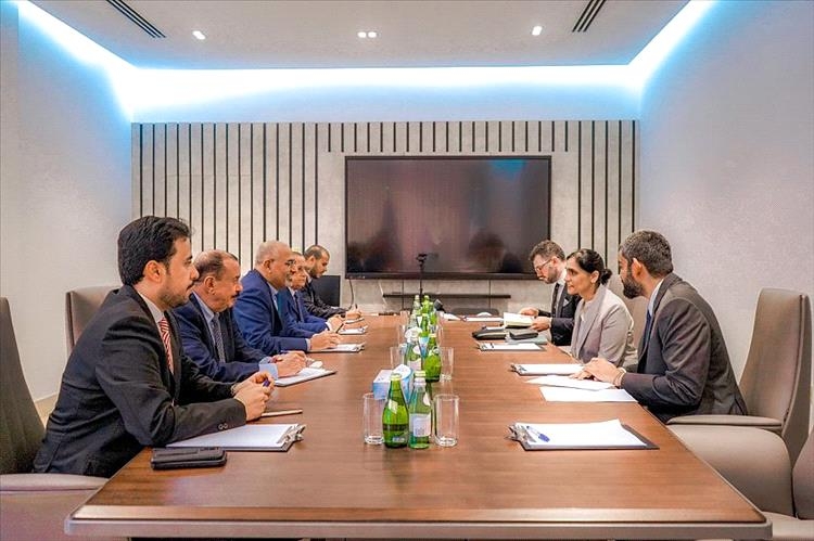الزُبيدي يبحث مع السفيرة البريطانية والبنك الدولي حلولا عاجلة ومستدامة لأزمة الكهرباء في عدن