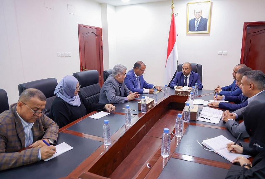 بن بريك يوجه بالبدء في مسح ميداني لتنفيذ مشروع الحوالات النقدية غير المشروطة
