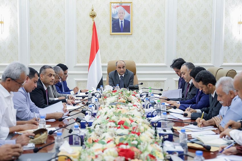 المجلس الأعلى للطاقة يُقر حلولًا عاجلة لتوفير وقود الكهرباء في عدن