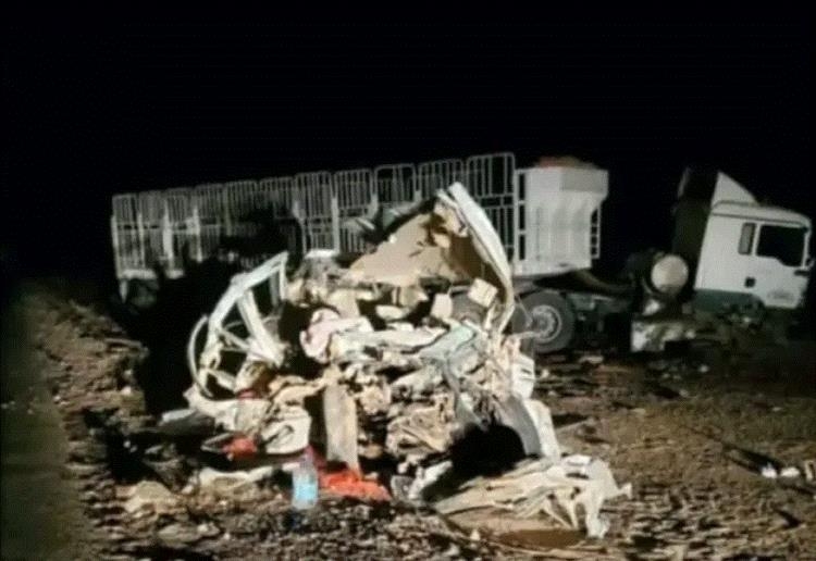 مصرع 4 مغتربين يمنيين في حادث مروّع على طريق المهرة – عُمان