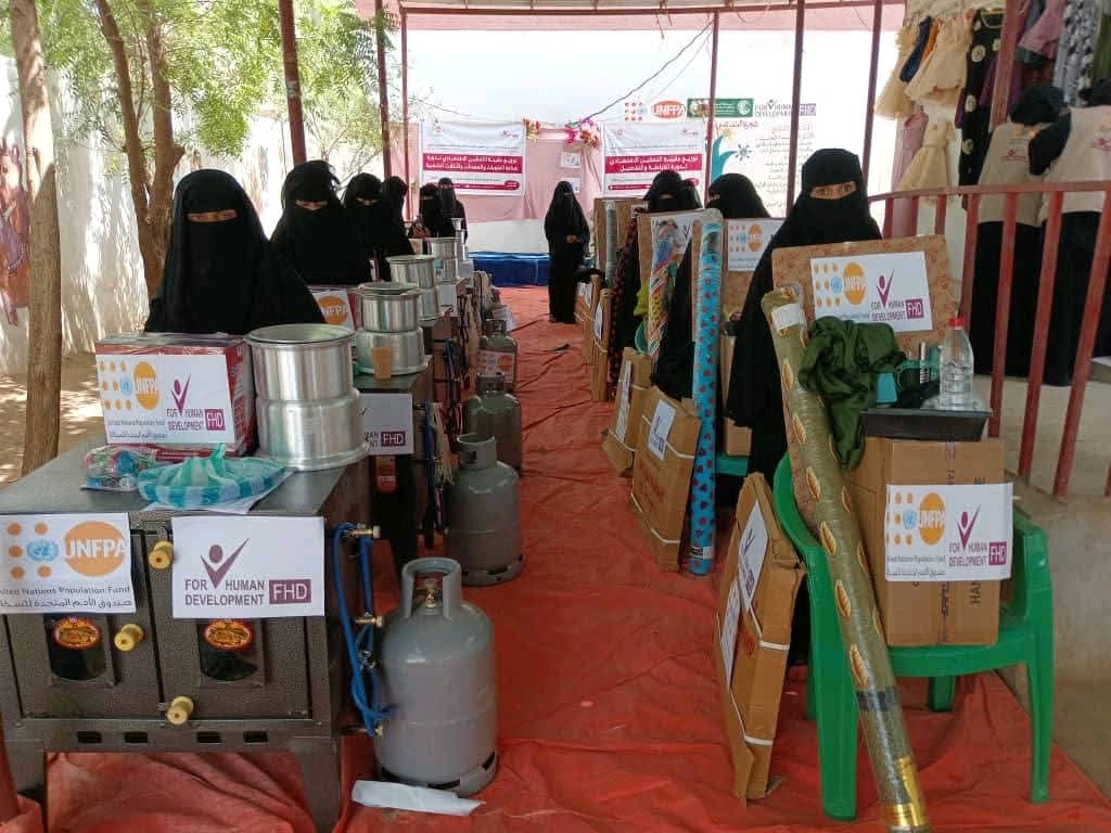 الحديدة.. فورهيومن تسلم 12 حقيبة في التمكين الاقتصادي للنساء والفتيات بحيس