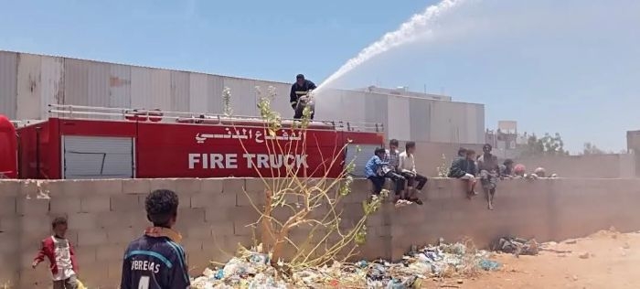 حريق هائل يلتهم مقهى شهير في حضرموت ويخلّف خسائر بملايين الريالات