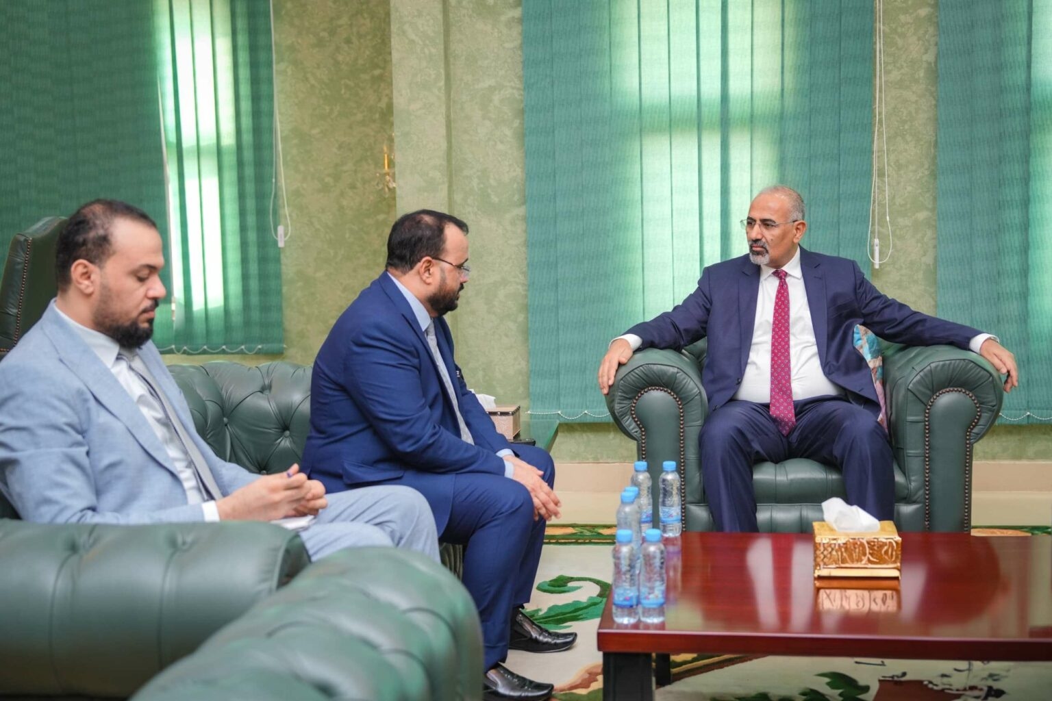 الزُبيدي يدعو لتسريع تأهيل الطرق الاستراتيجية وتعزيز جودة البنية التحتية في عدن