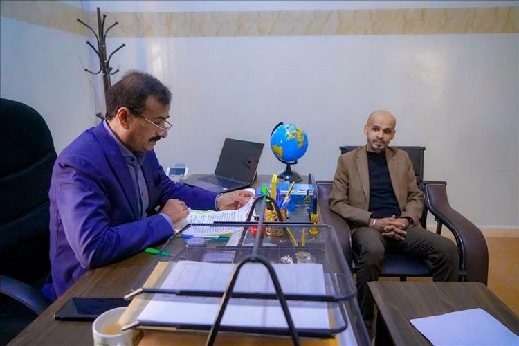 محافظ شبوة يشدد على أهمية دور مكتب الخارجية في تقديم الخدمات للمواطنين