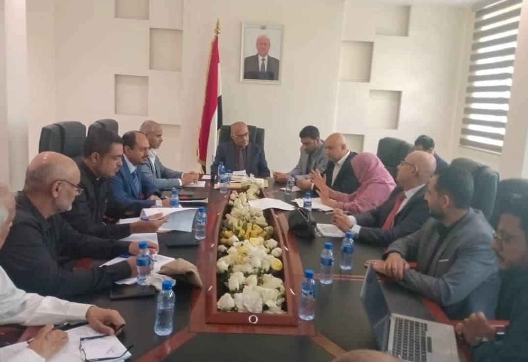 وزارة الاتصالات تناقش مستجدات خدمة 'ستارلينك' والتسعيرات المقترحة وتوسعة 'عدن نت'